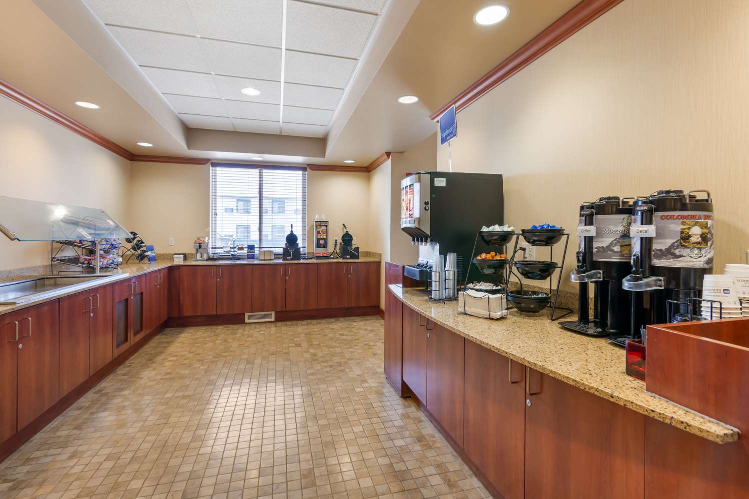 Best Western Golden Prairie Inn & Suites 4/38