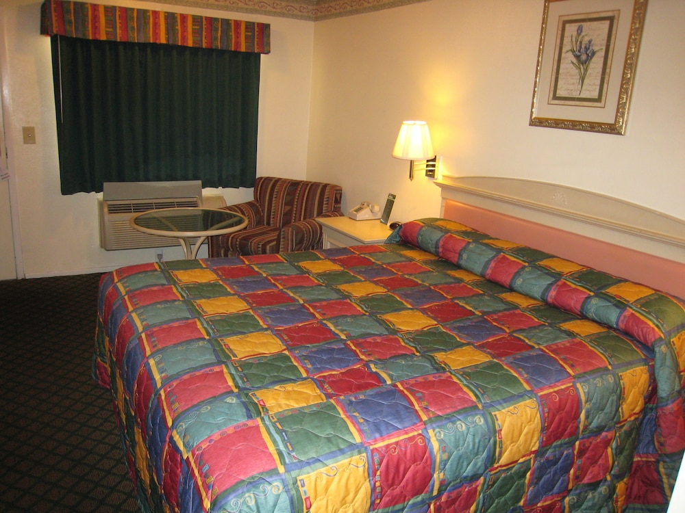 Town House Motel 11/45