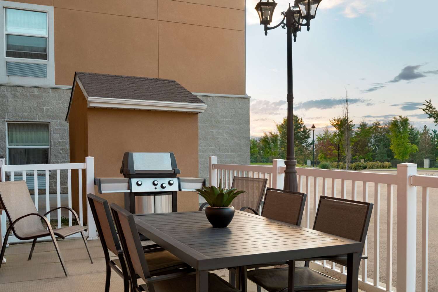 Days Inn & Suites By Wyndham Sherwood Park Edmonton 17/24