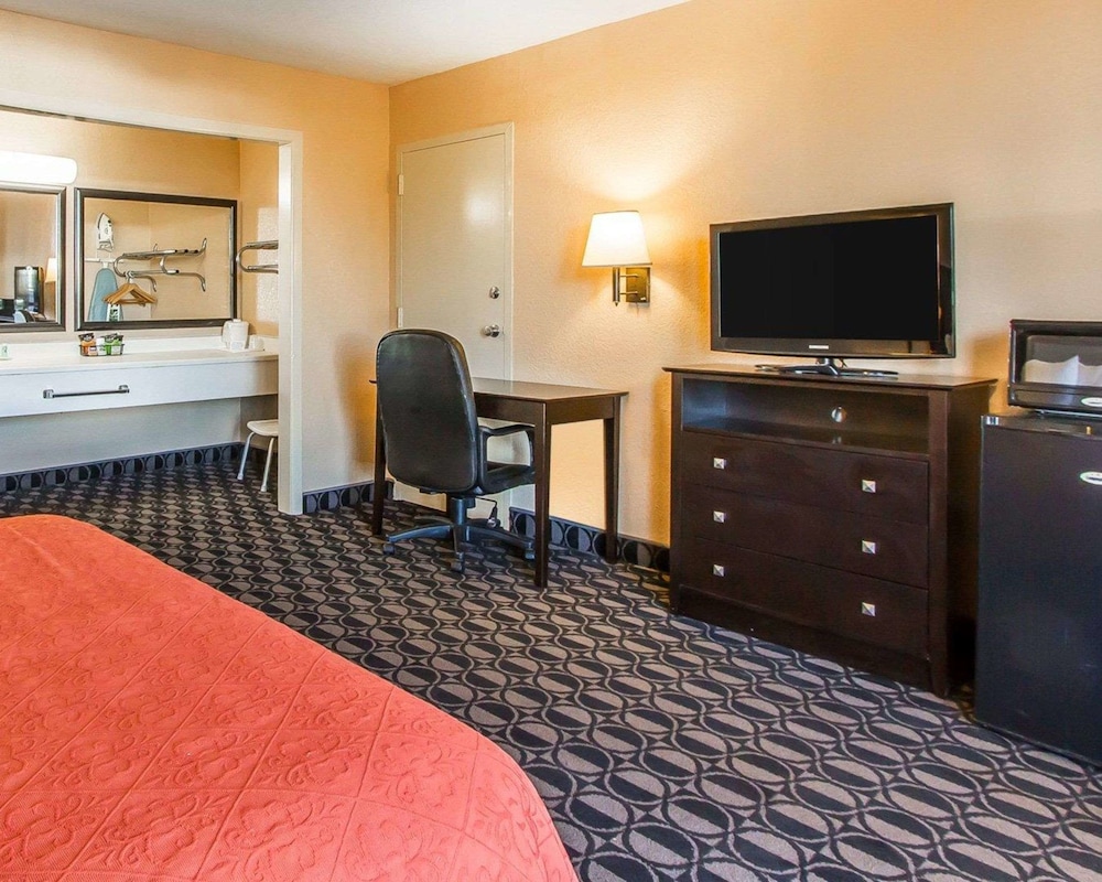 Quality Inn Ada near University 38/43