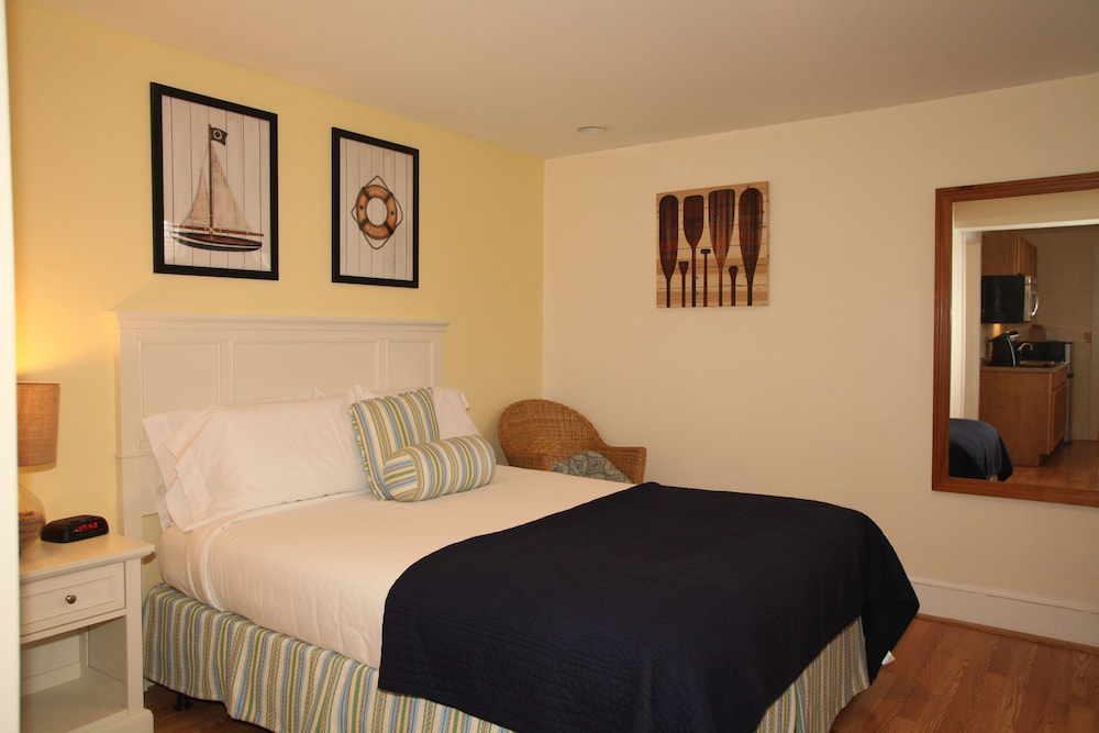 Glen Cove Inn and Suites 11/50