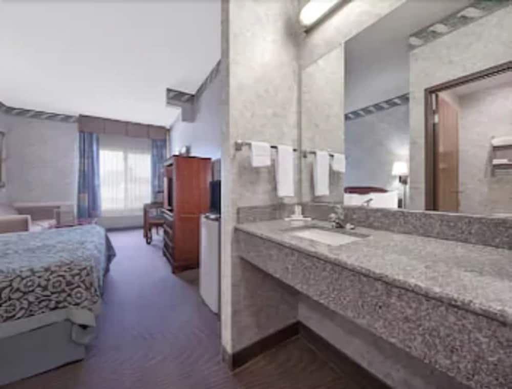 Days Inn by Wyndham Vega TX 10/25
