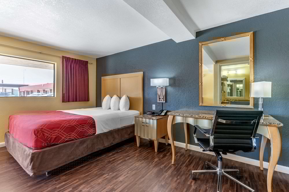 Econo Lodge Clovis 24/58