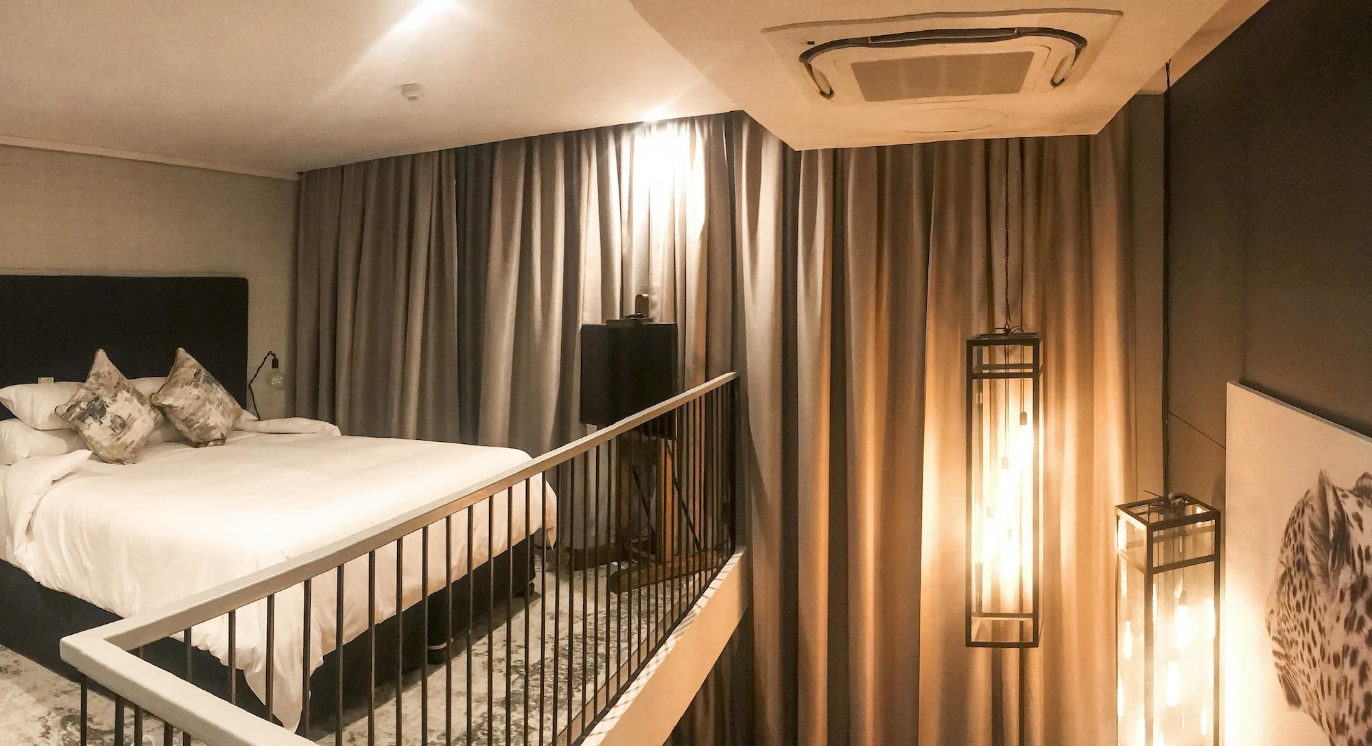 LOFT, SUPERIOR, APARTMENT, KING BED