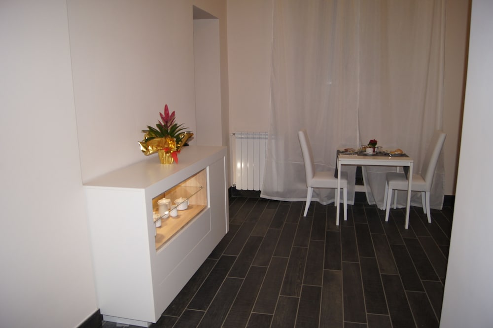 Arch Rome Suites 9/75