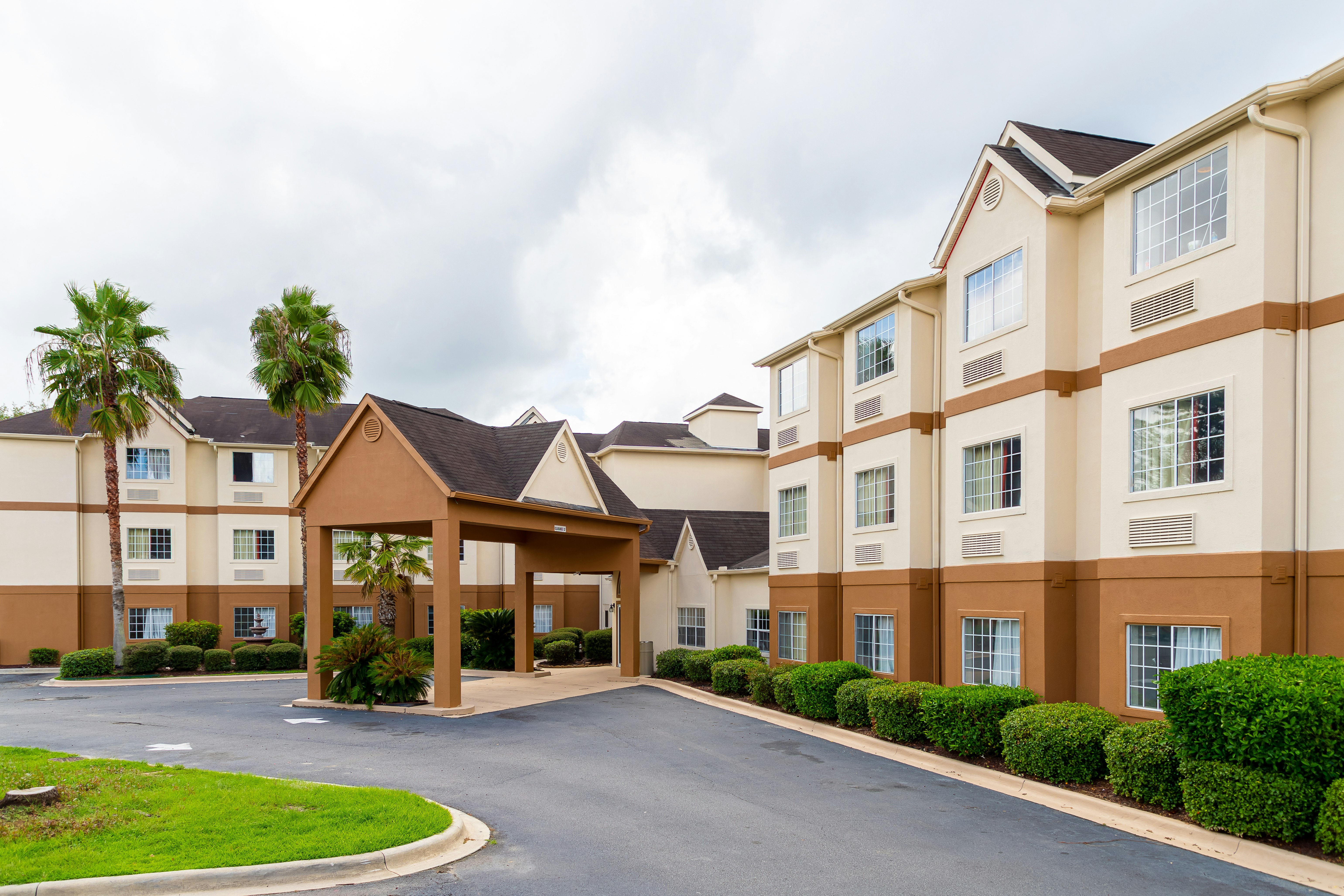 Red Roof PLUS & Suites Savannah - I-95 29/33