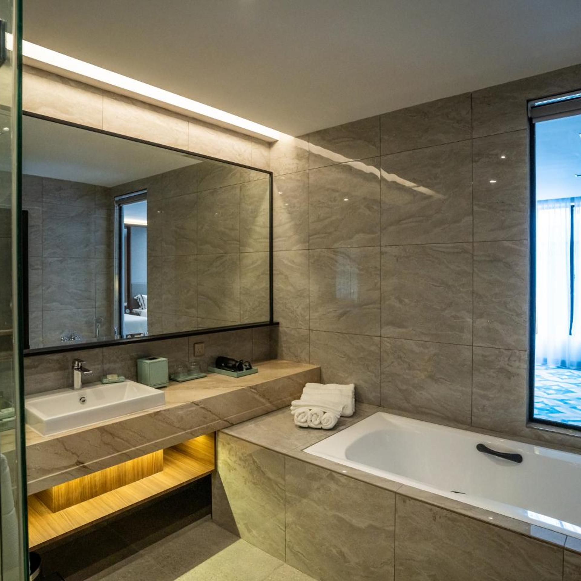 CHRISTEE SUITES 35/37