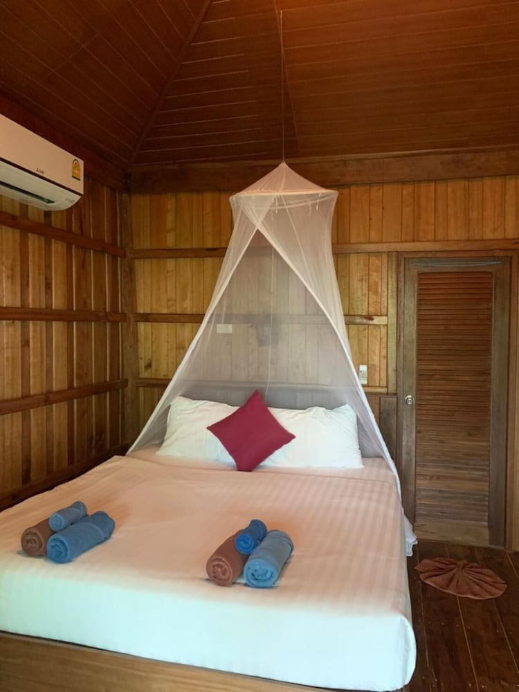 Thiw Son Beach Resort 25/70