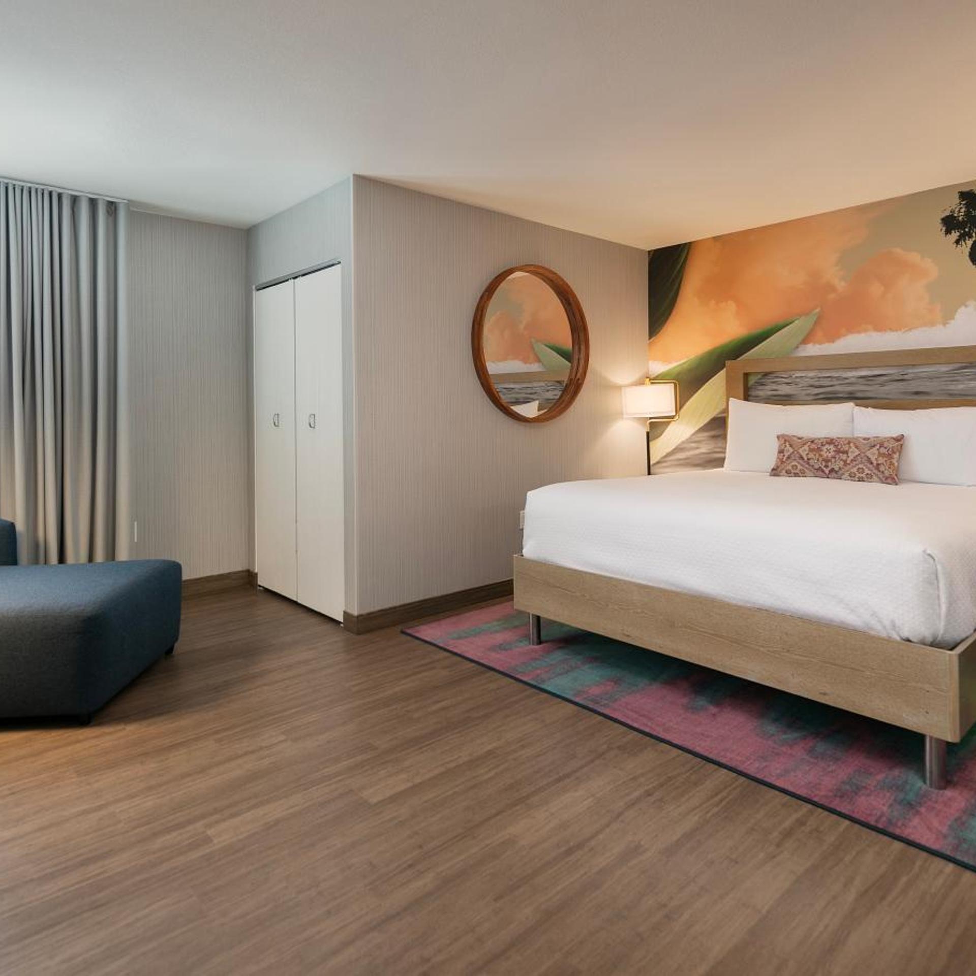 Suite, Pool View