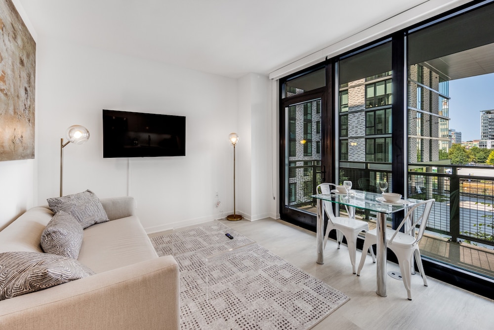 Global Luxury Suites at Capitol Hill 27/49