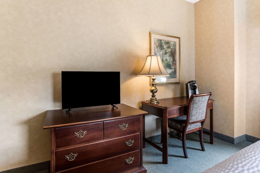 Traditions Hotel Spa Ascend Hotel Collection 30/35