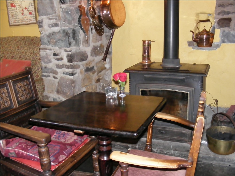 The Tree Inn 11/50
