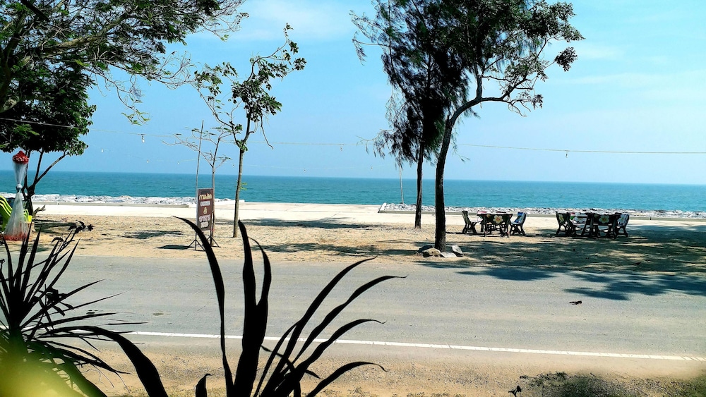 Pranmanee Beach Resort 35/50