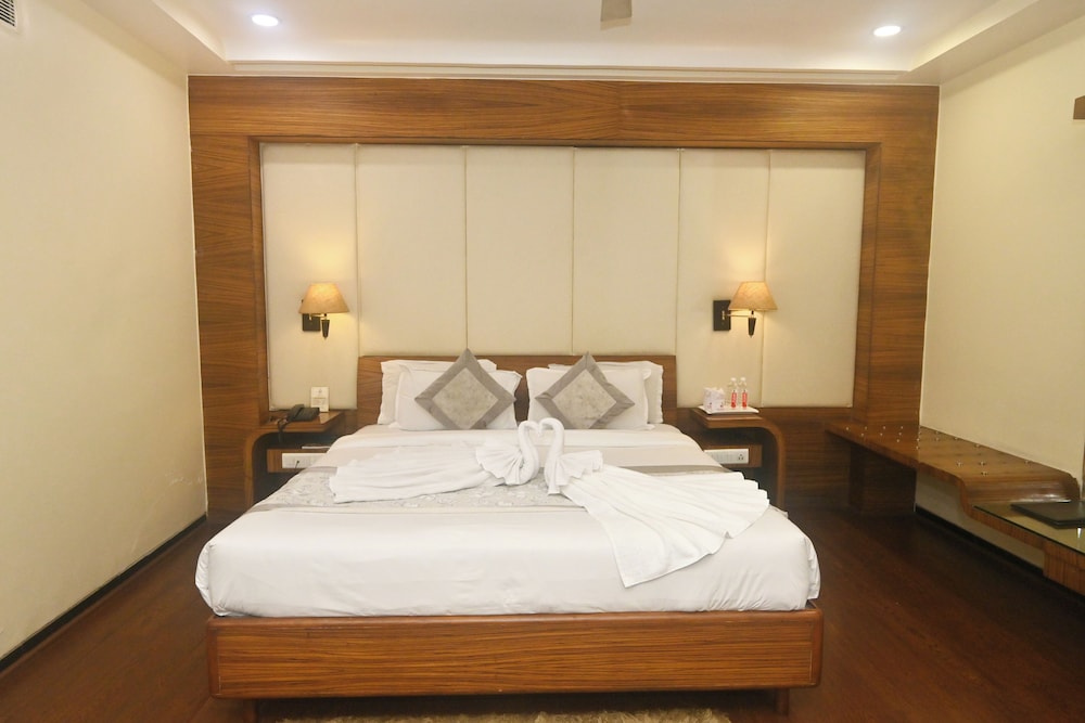 Hotel Simran Heritage Pvt. Ltd. 30/55
