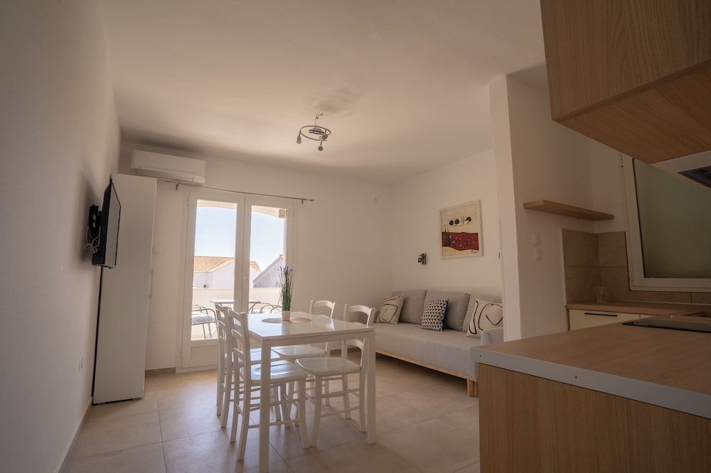 PETRA APARTMENTS 20/40