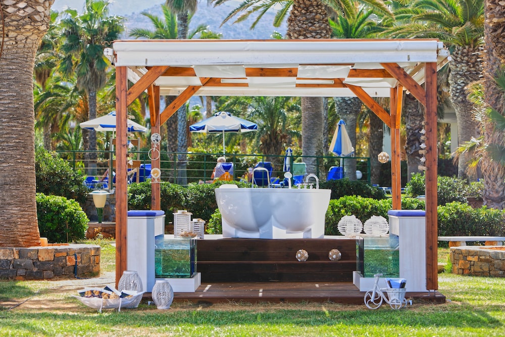 Sirens Beach Hotel 13/77