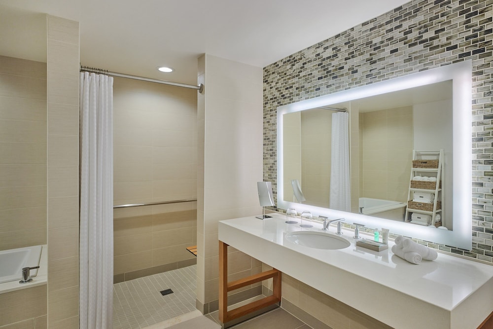 جناح تنفيذي بسرير كينج بغرفة نوم واحدة لذوي الإعاقة، The Westin Denver International Airport 4/4