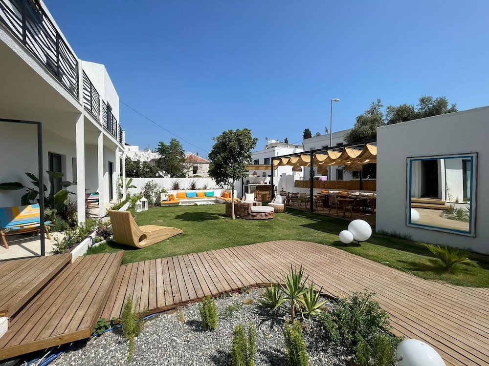 Glitz Bodrum 28/32