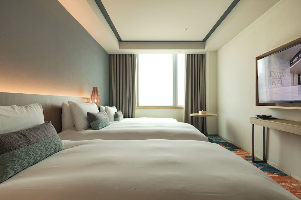 ROOM, TRIPLE, CORNER