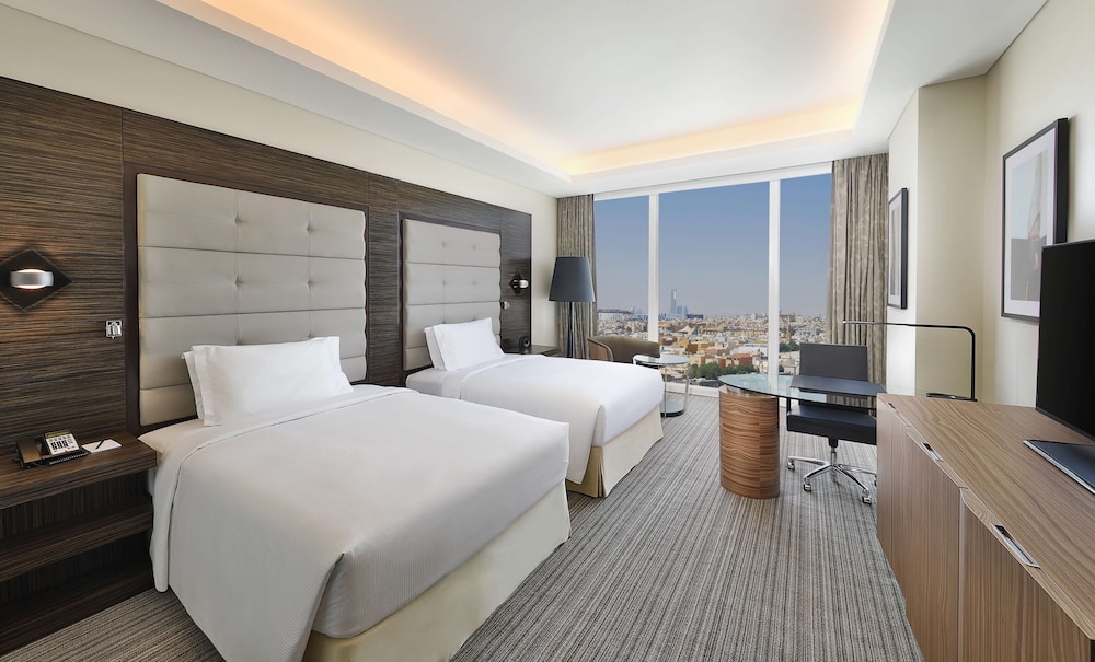 فندق هيلتون الرياض والشقق الفندقيه(Hilton Riyadh Hotel & Residences) 18/82