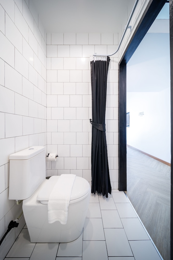 Blu Monkey Hub and Hotel Ranong 45/46