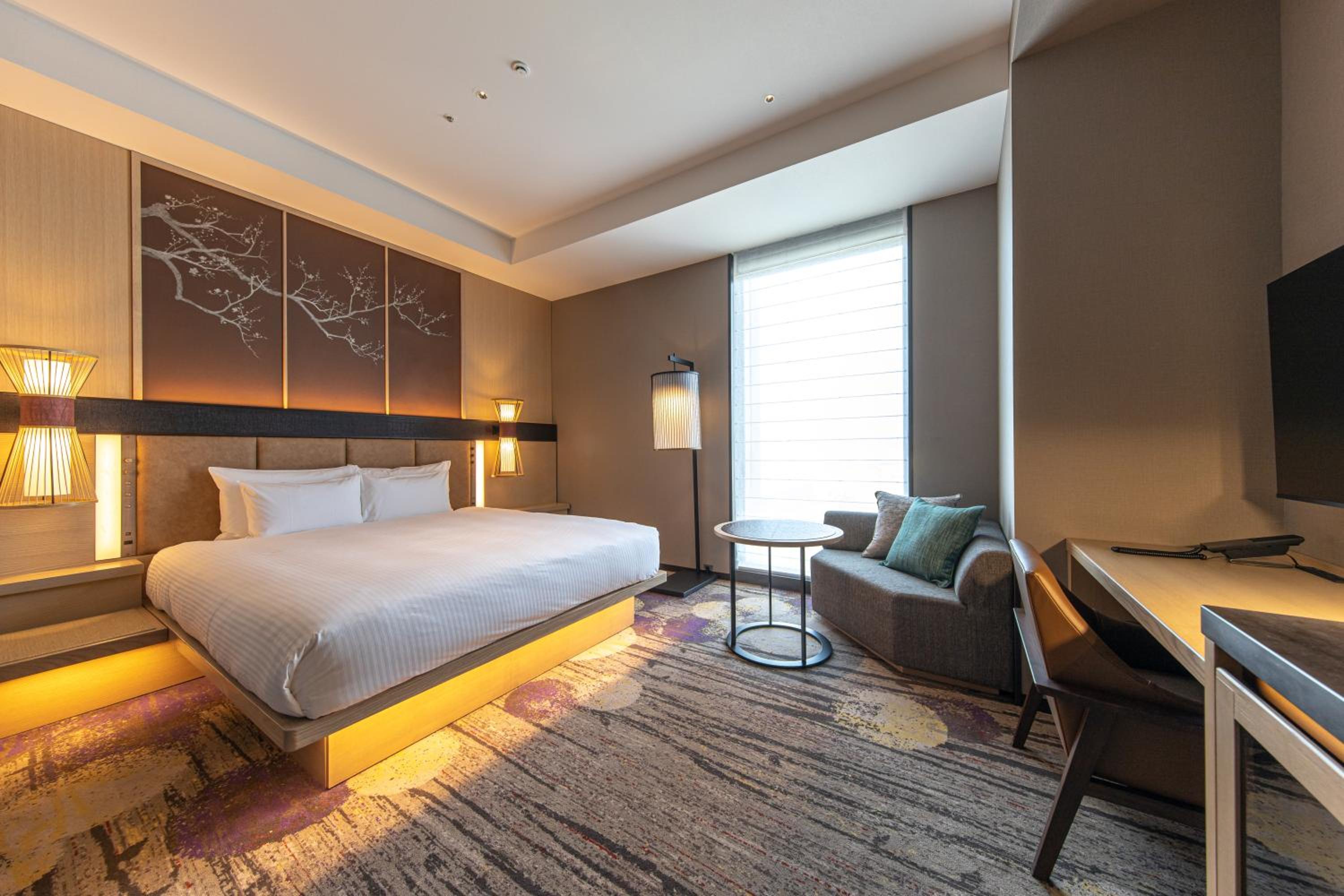 King Bed, Queen Bed