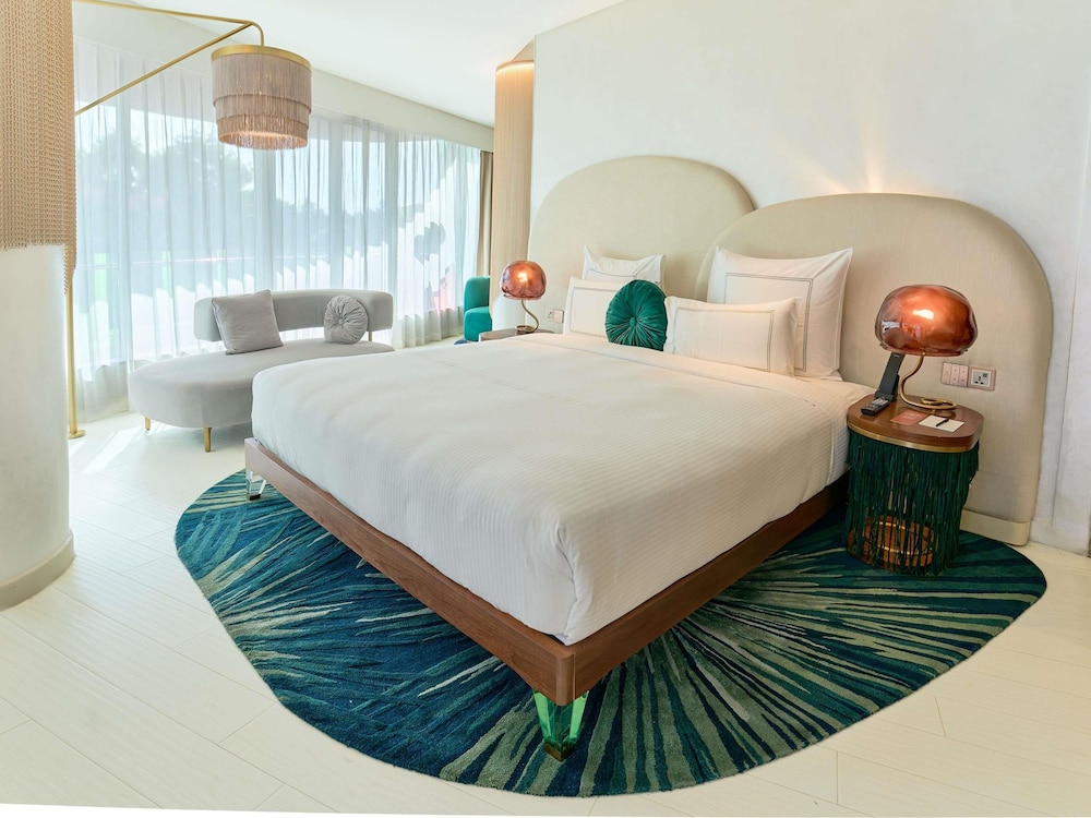 Junior Suite, King Bed, Forest View