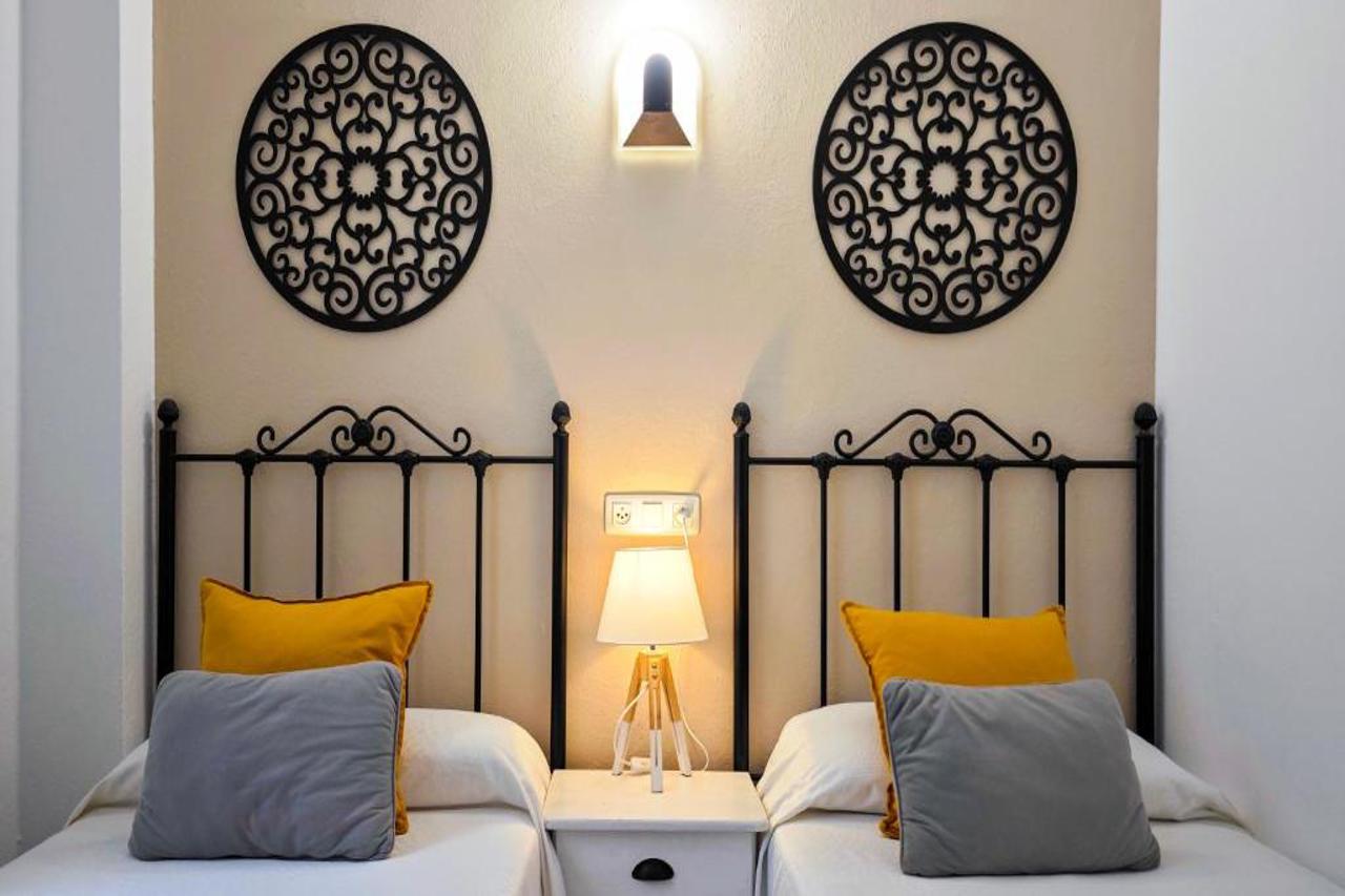 Azuline Hostal Dinamarca 29/35