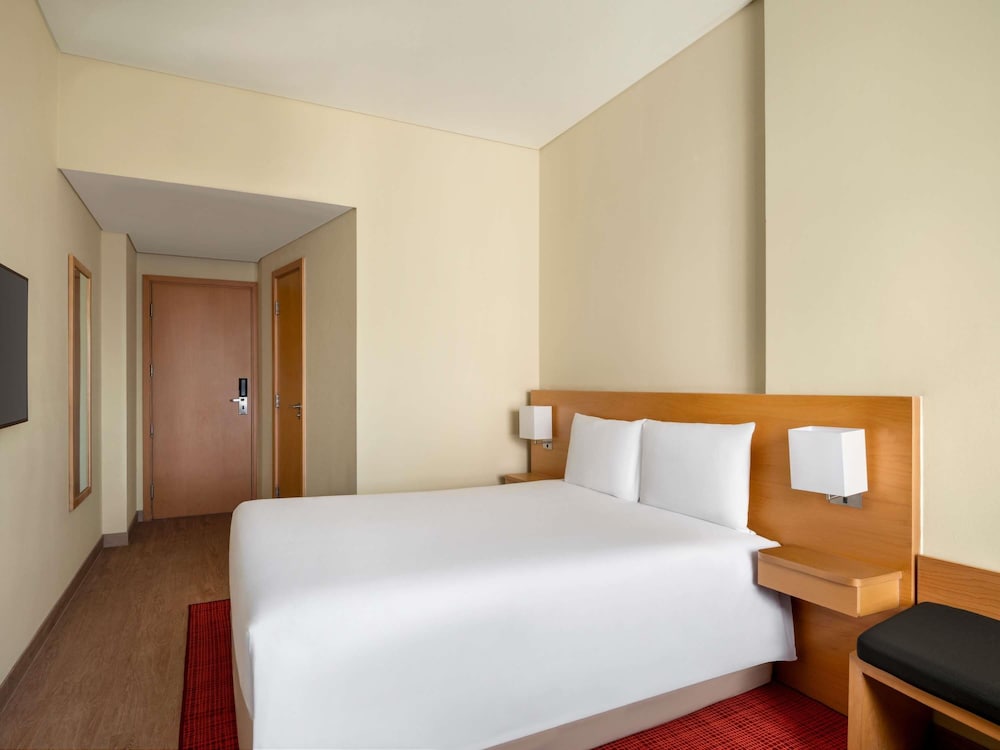 Ibis Mall Avenue Dubai 18/50
