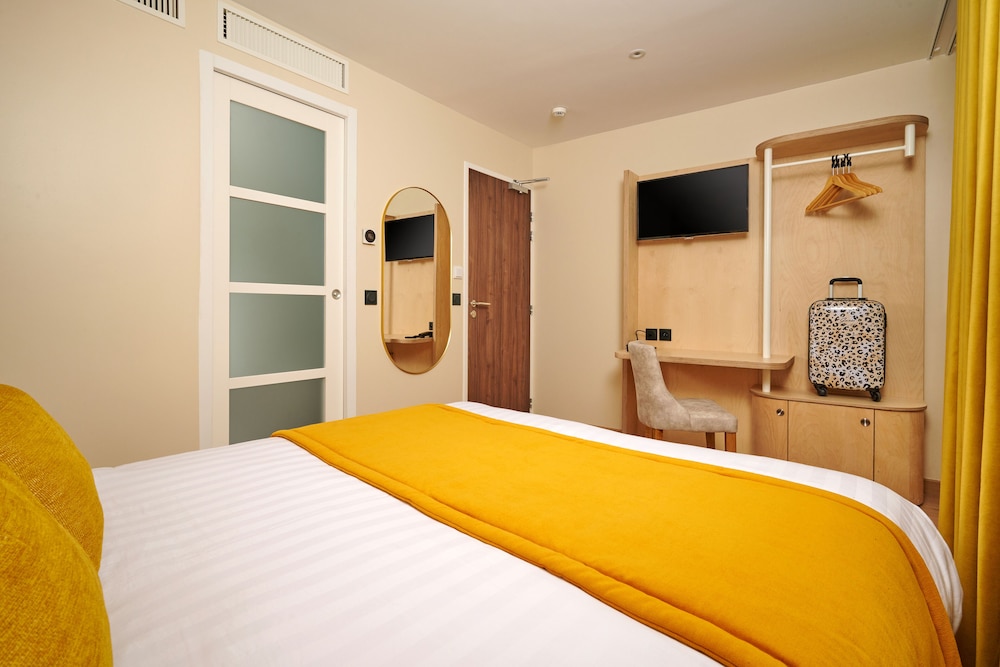 DELUXE, DOUBLE BED