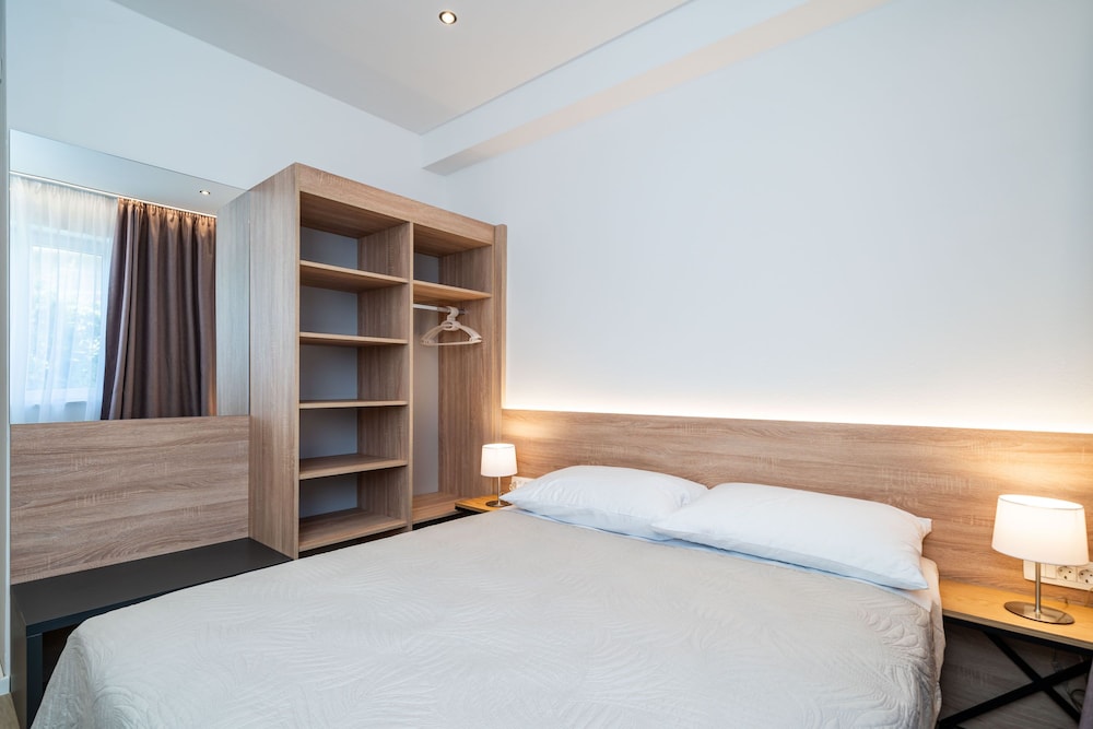 Bacan Serviced Apartments 20/64