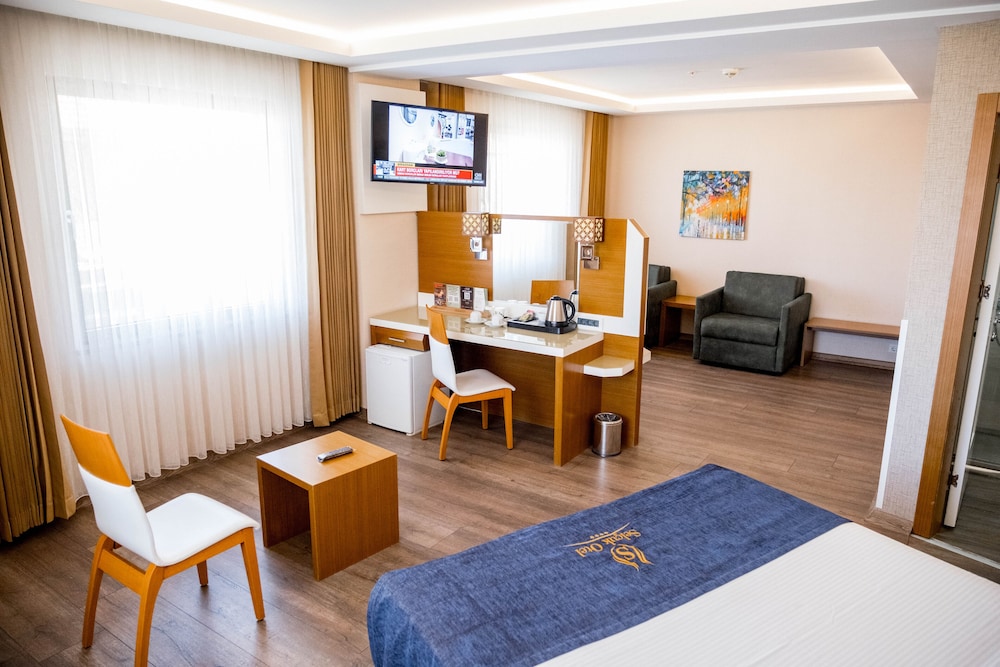 Selcuk Hotel Sems I Tebrizi 82/93
