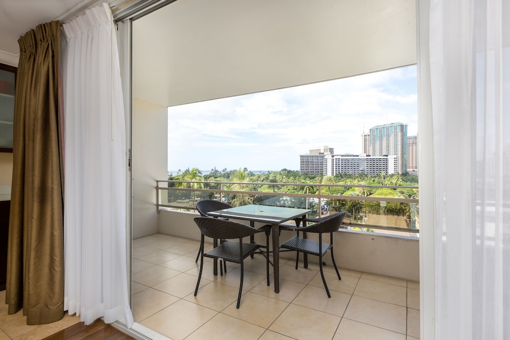 Regency on Beachwalk Waikiki by OUTRIGGER 42/50