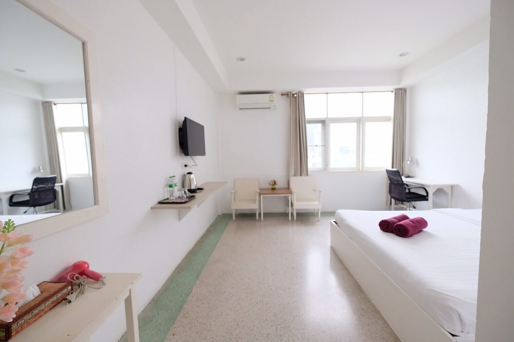 Chiangrai Hotel 33/37