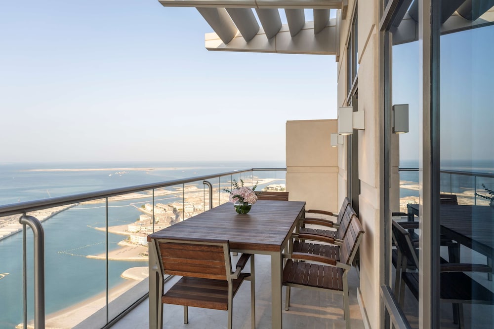 Hilton Doha The Pearl Residences 50/75