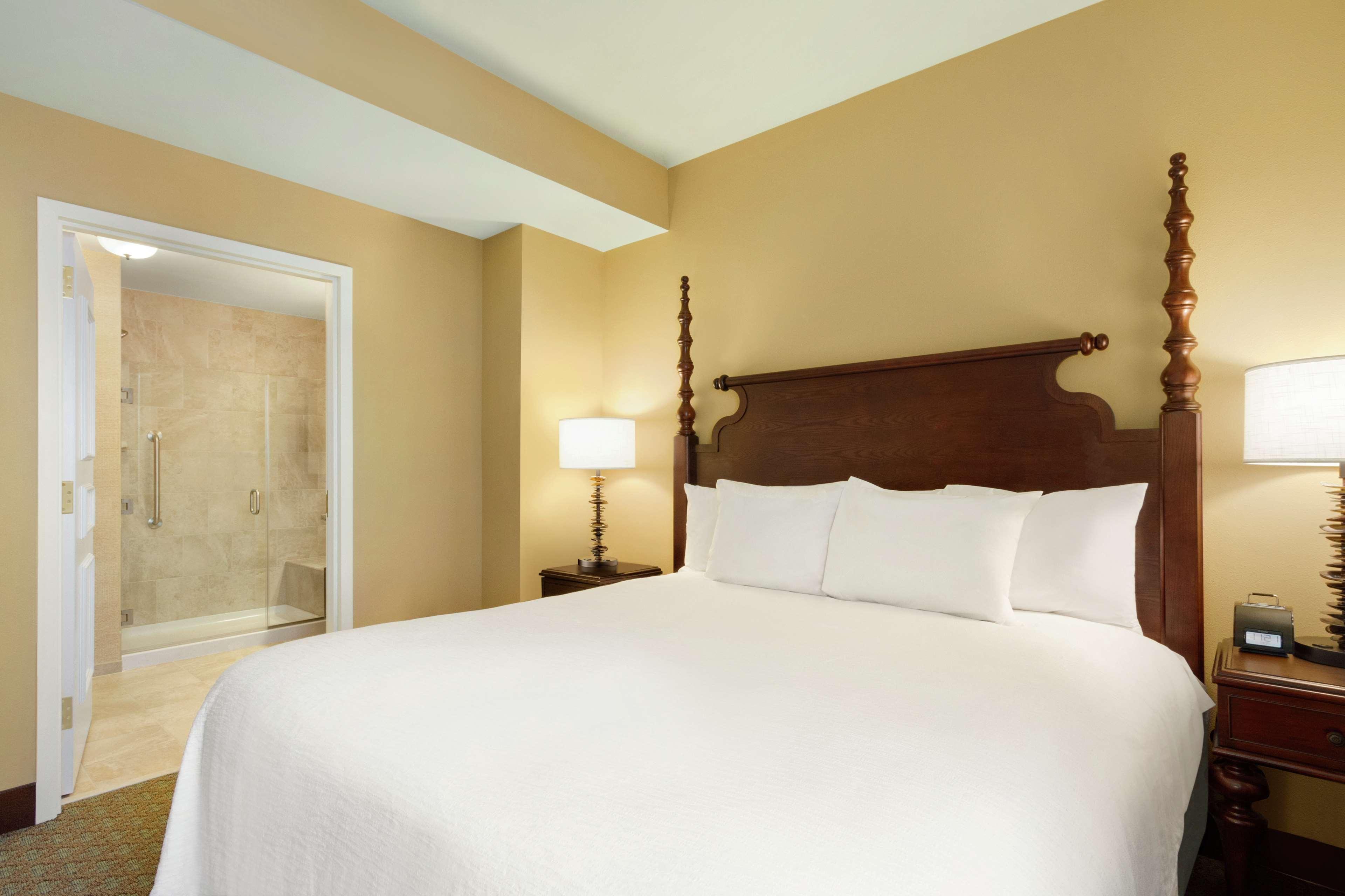 2 ROOMS, SUITE, KING BED
