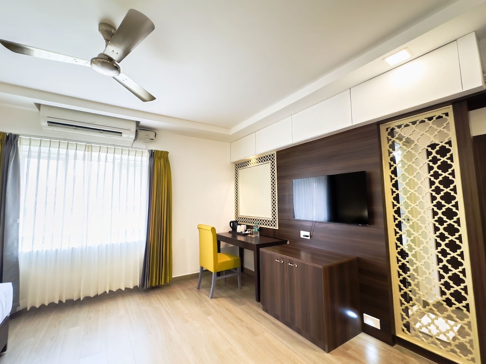 GRAND REGENT HOTEL 15/23