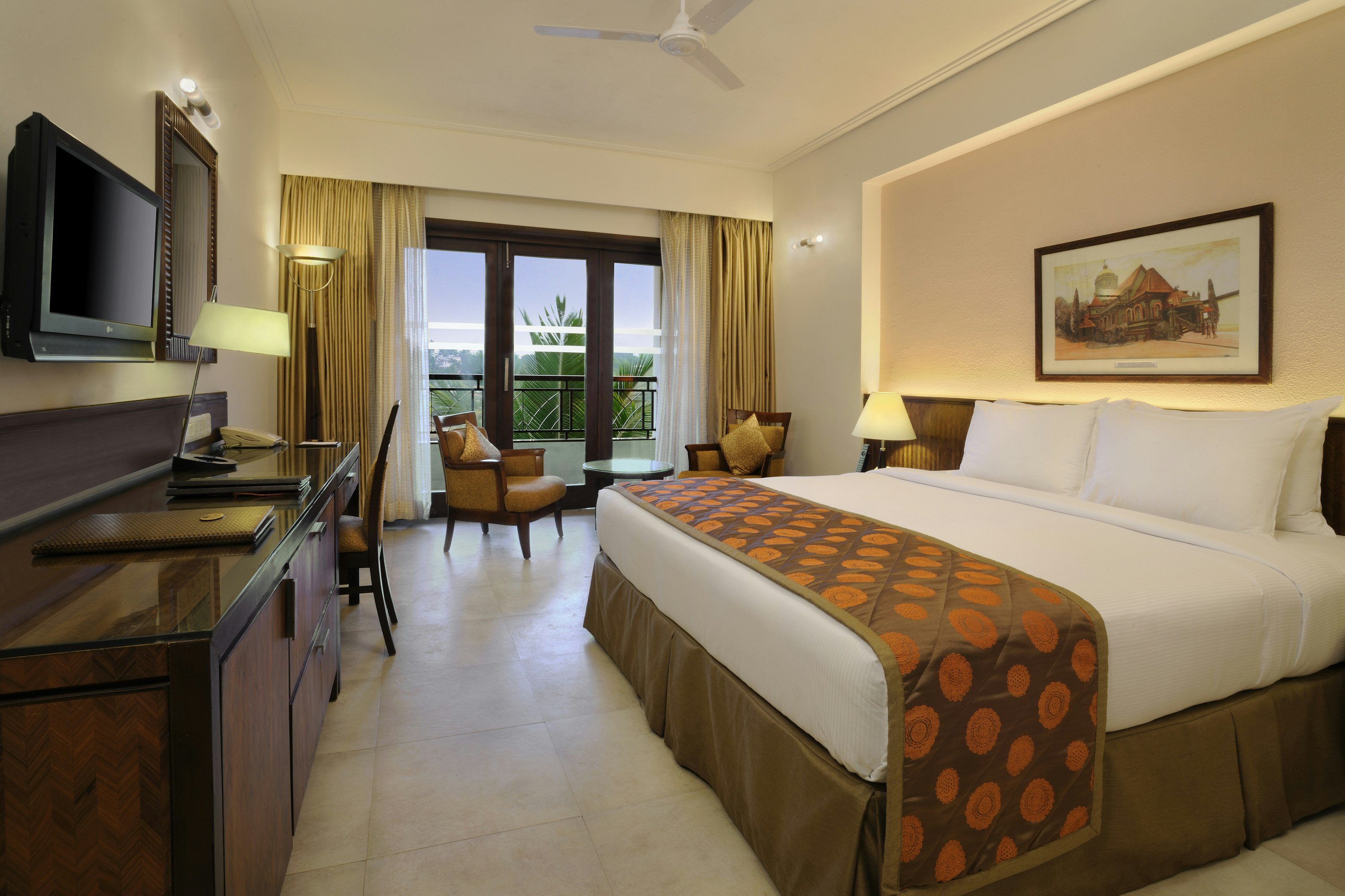 DELUXE, KING BED
