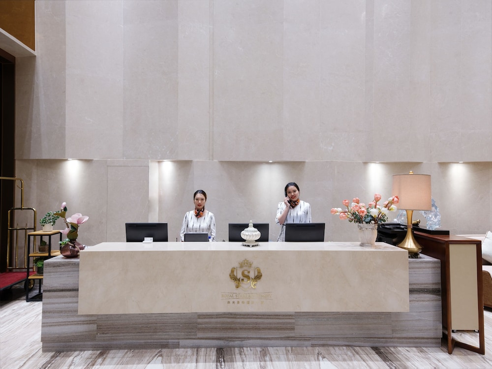 Royal Star Apartment Central City Branch 8/50