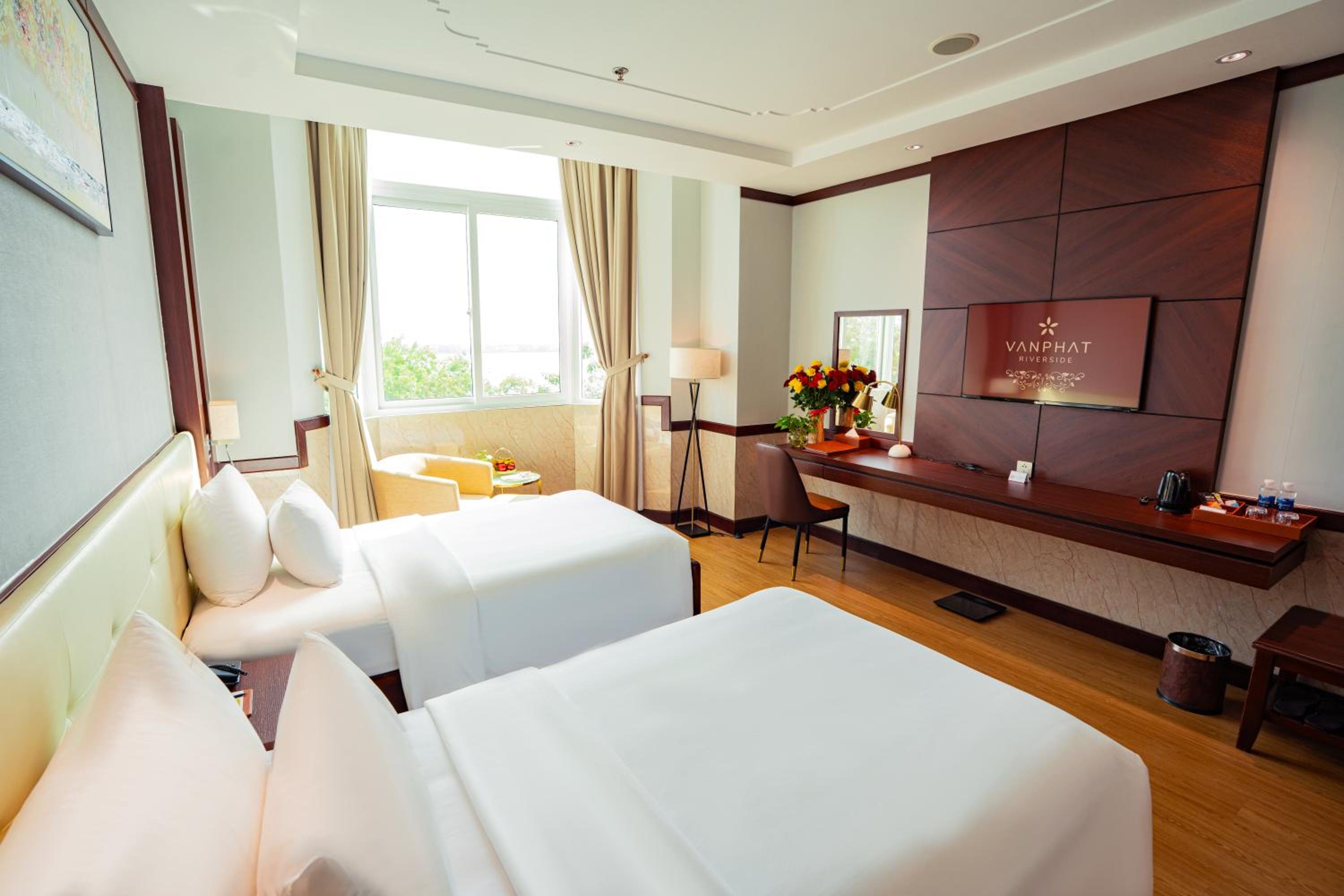 غرفة سوبيريور ثلاثية بسرير مزدوج وسرير فردي، Van Phat Riverside Hotel 2/3