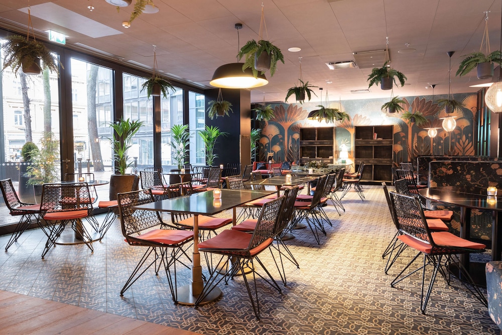 restaurant cafeteria