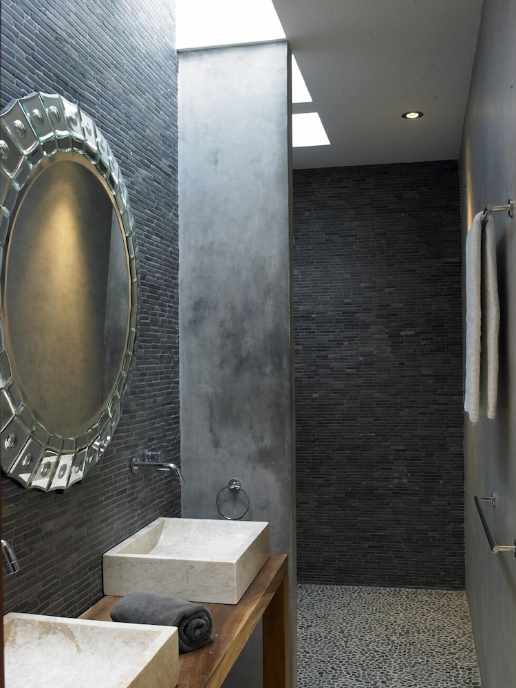The Giri Residence Hotel & Spa 36/39