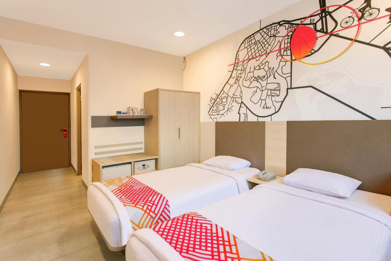 DELUXE, SINGLE, TWIN BEDS