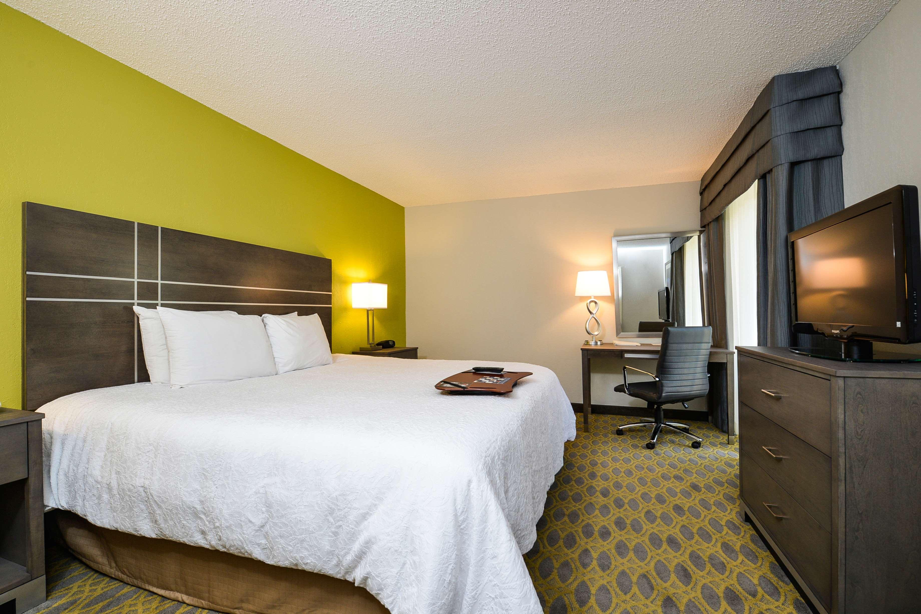 1 BEDROOM, SUITE, KING BED, SOFA