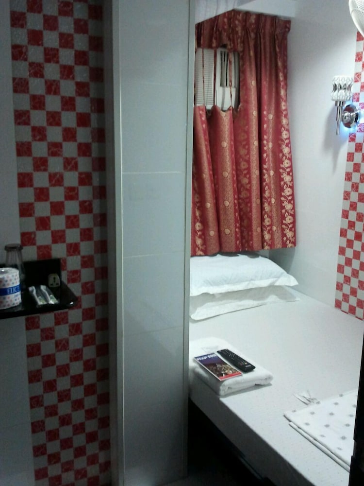 New London Hostel 27/29