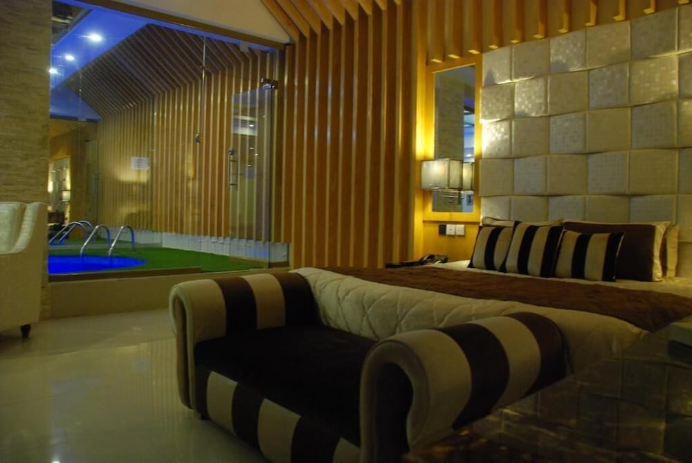 Hilton Suites 39/67