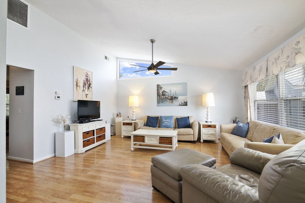 The Ringling Beach House 41/75