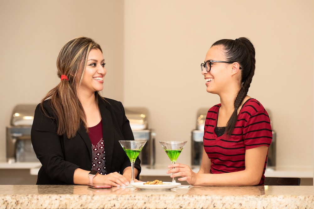 Holiday Inn Hotel Suites Phoenix Mesa Chandler 34/56
