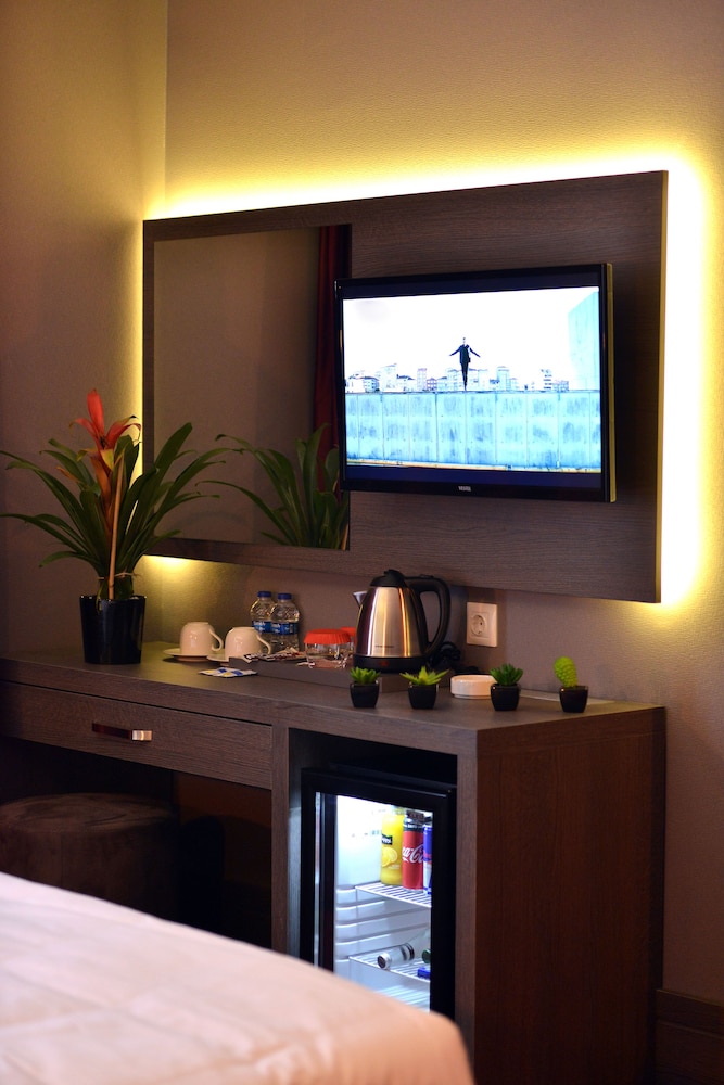 A11 Hotel 33/48