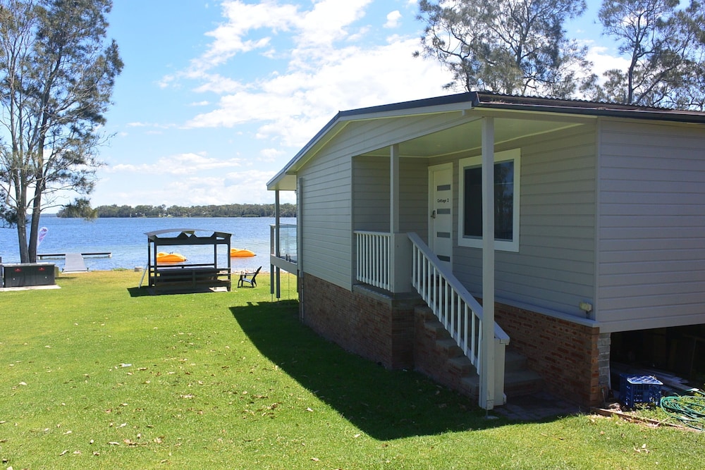 DUNGOWAN HOLIDAY ACCOMODATION 68/75